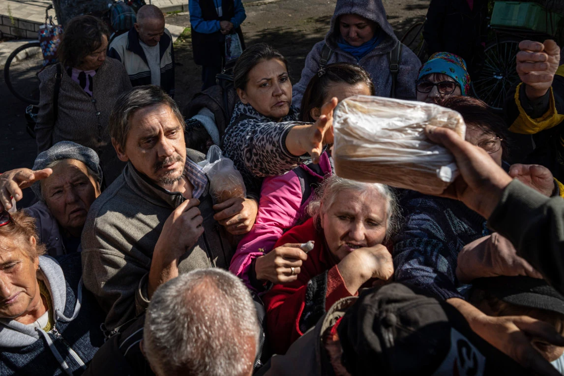Local residents receive humanitarian aid distributed by volunteers in the recently retaken area of Izium, Ukraine, Wednesday, Sept. 21, 2022. (AP)