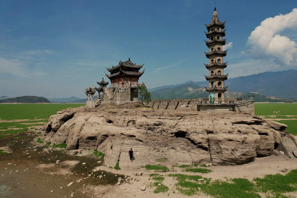 A general view shows the usually half-submerged-in-water Luoxing Dun, a small island with ancient temples on it, in China's largest freshwater Poyang Lake in Juijiang, Jiangxi province. (AFP)