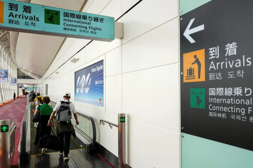 Tourists who come to Japan will enjoy a weak yen, which has plummeted so low against the dollar that the finance ministry on Thursday intervened for the first time since 1998. (AFP)