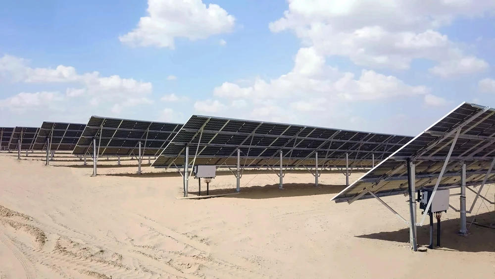 Saudi Arabia launches 5 renewable projects to produce 3,300 MW energy