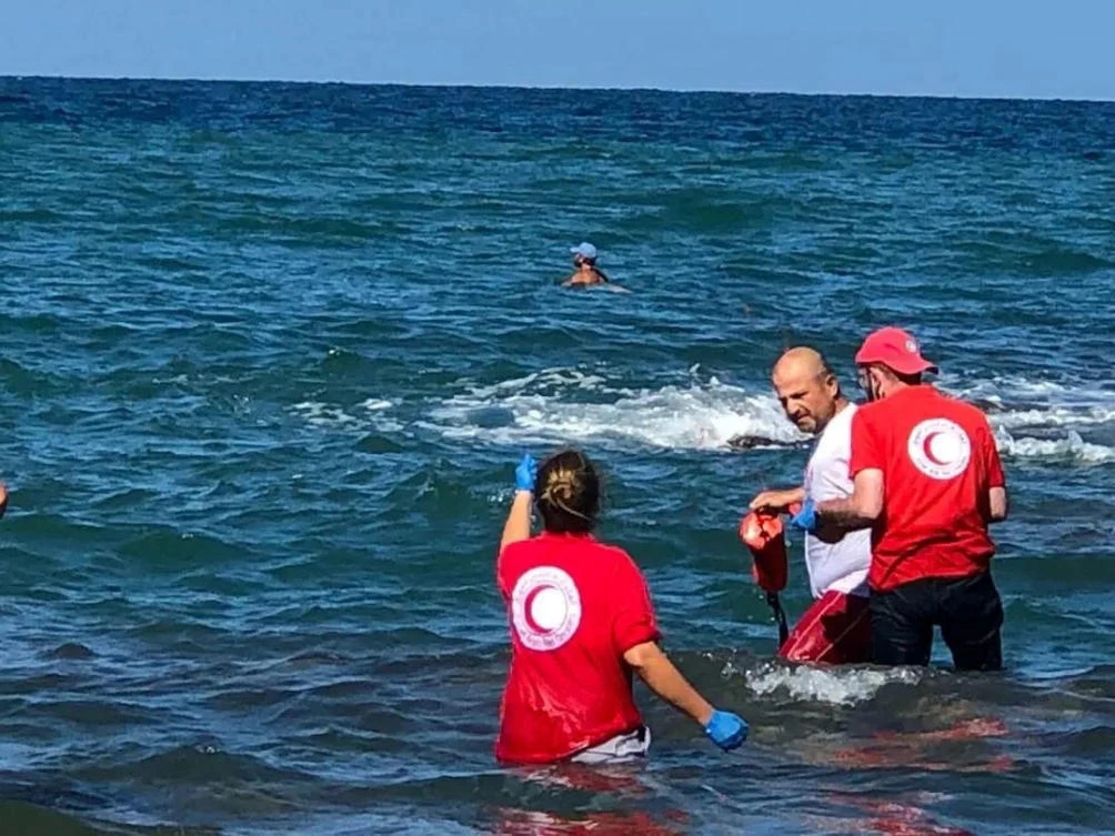 Members of Syrian Red Crescent work at a shoreline following a migrant boat, which according to Lebanese and Syrian officials, sank off the Syrian coast after sailing from Lebanon, in Tartous, Syria September 24, 2022. (Reuters)