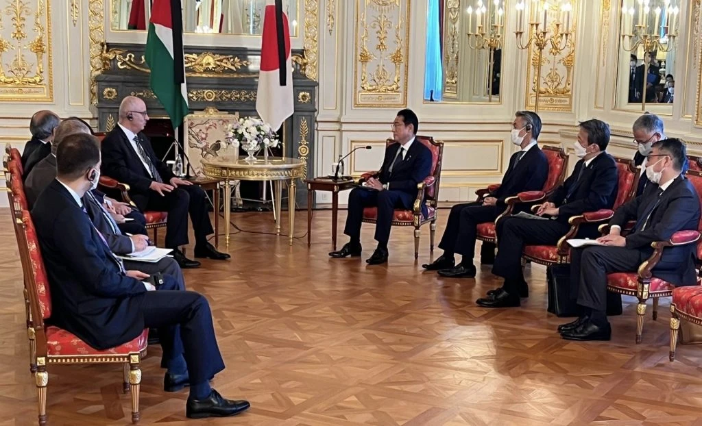 Hamdallah conveyed Palestinian President Mahmoud Abbas' condolences on the passing of former Prime Minister Shinzo Abe. (ANJ Photo)