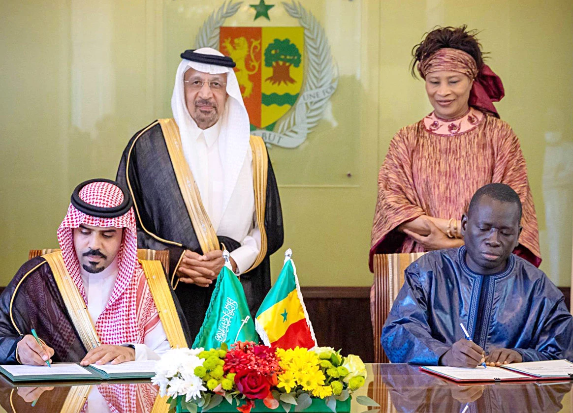 The signing ceremony was held in Dakar in the presence of Saudi Minister of Investment Khalid Al-Falih and Minister of Foreign Affairs and Senegalese Abroad Aissata Tall Sall. (SPA)