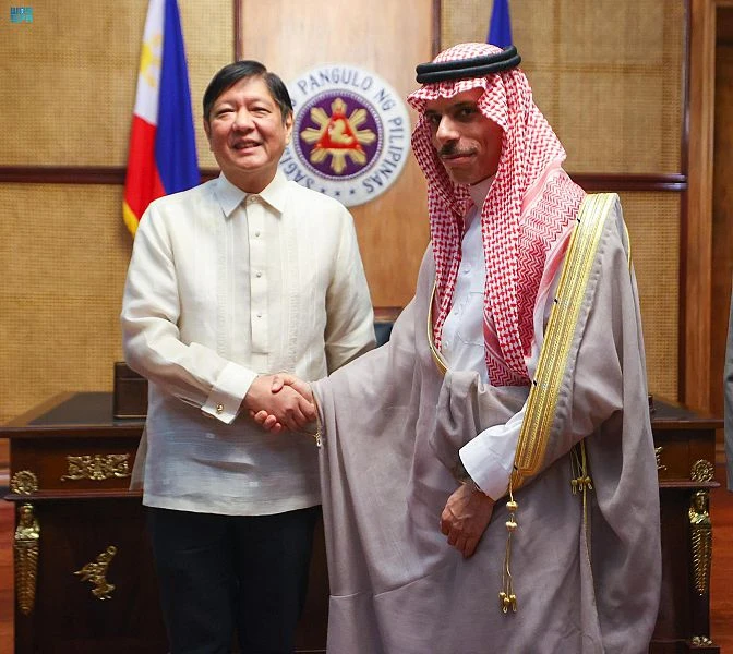 On his first official visit to the Southeast Asian nation, Saudi Foreign Minister Prince Faisal bin Farhan was received by the Philippine president at the Malacanang Palace. (SPA)