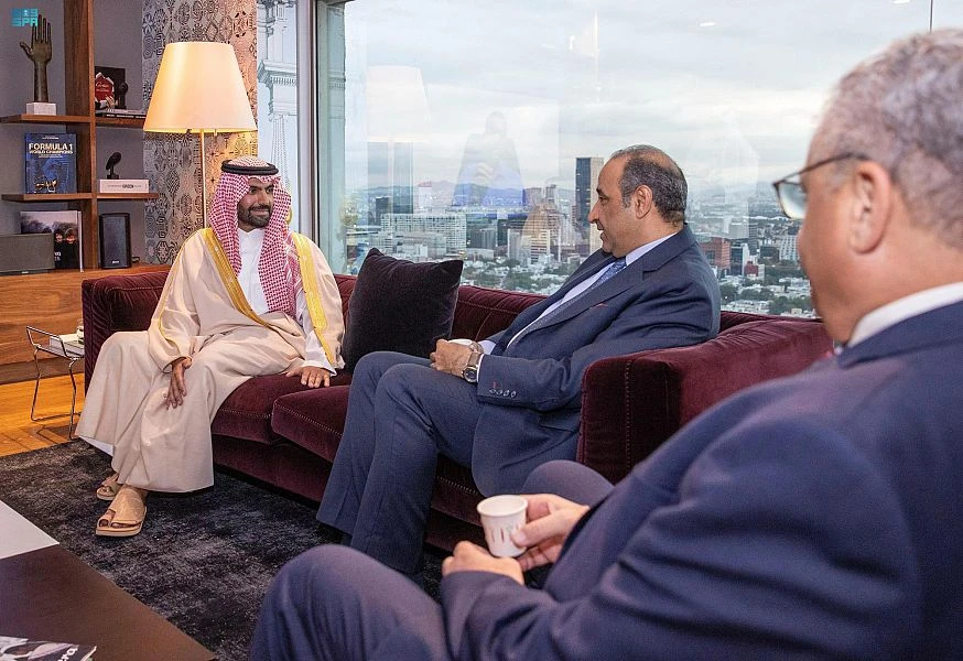 Saudi Minister of Culture Prince Badr bin Abdullah bin Farhan meets his Iraqi counterpart Hassan Nazim. (SPA)