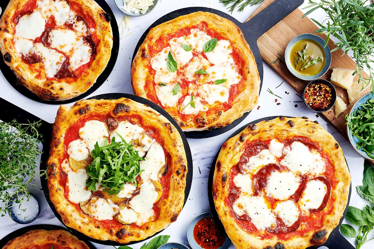 For vegetarians, there are delicious options such as cauliflower steak, vegetarian “meat” pizza, and different types of smoothies. (Supplied)
