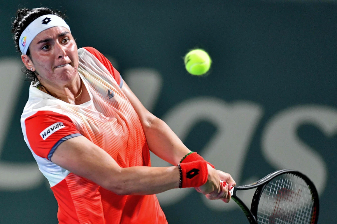 Tunisia's Ons Jabeur returns the ball to American Ann Li during the WTA Jasmin Open in the coastal city of Monastir on Oct. 4, 2022. (AFP)
