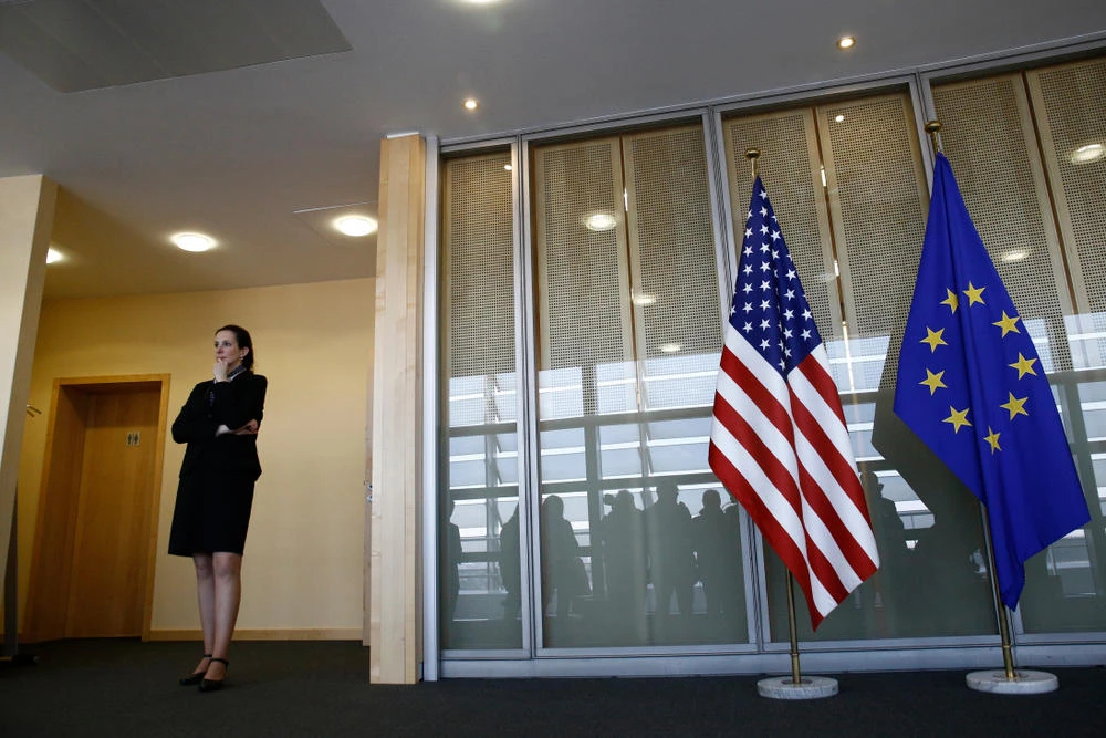 Biden signs order to implement EU-US data privacy framework