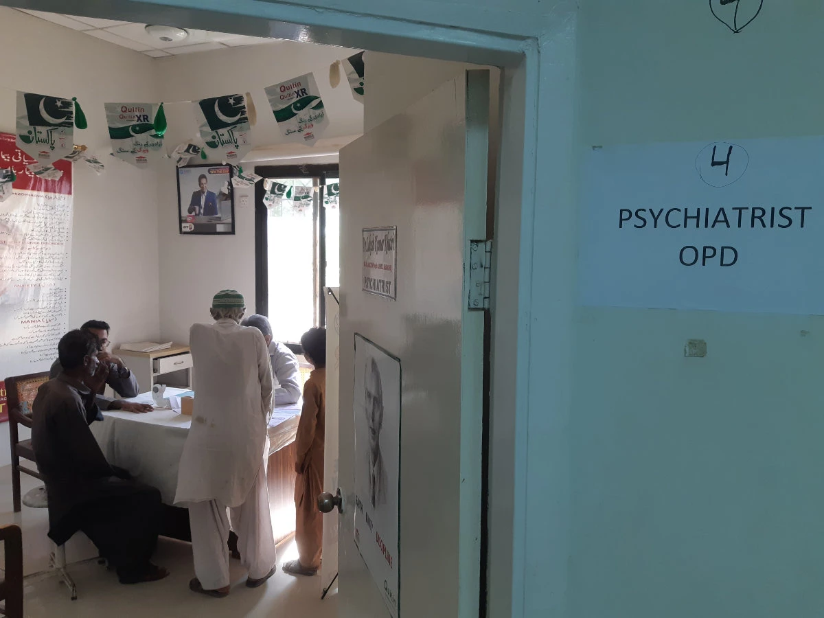 A psychiatrist examines a patient at the Civil Hospital Mirpurkhas in southern Pakistan on Oct. 3, 2022. (AN Photo)