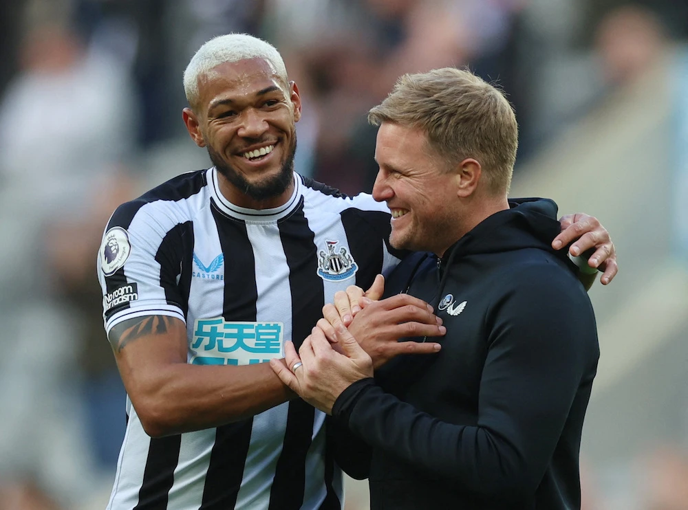 Newcastle United's Joelinton celebrates with manager Eddie Howe after the match. (Action Images/Reuters)