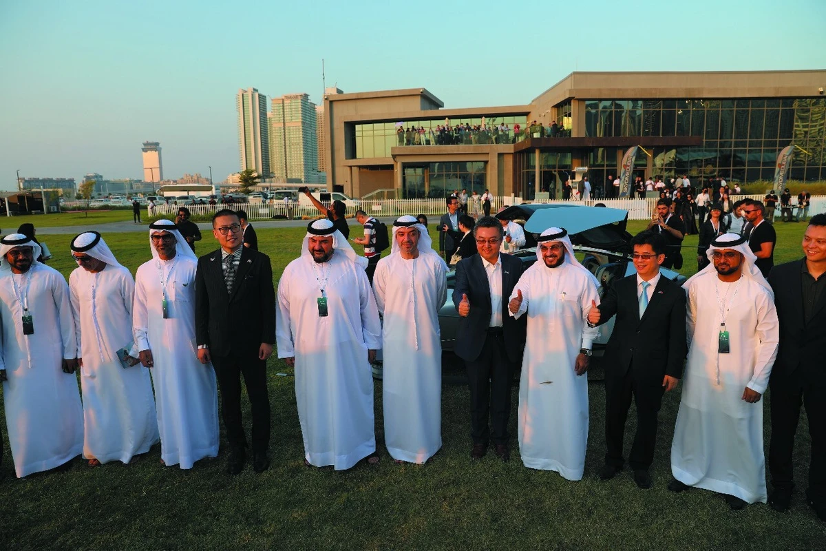 Dubai hosts first public flight of eVTOL flying car