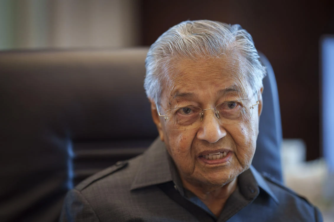 Mahathir Mohamad warned of a rush to release disgraced former Malaysian prime minister Najib Razak should the ruling party win the upcoming general election. (AP)
