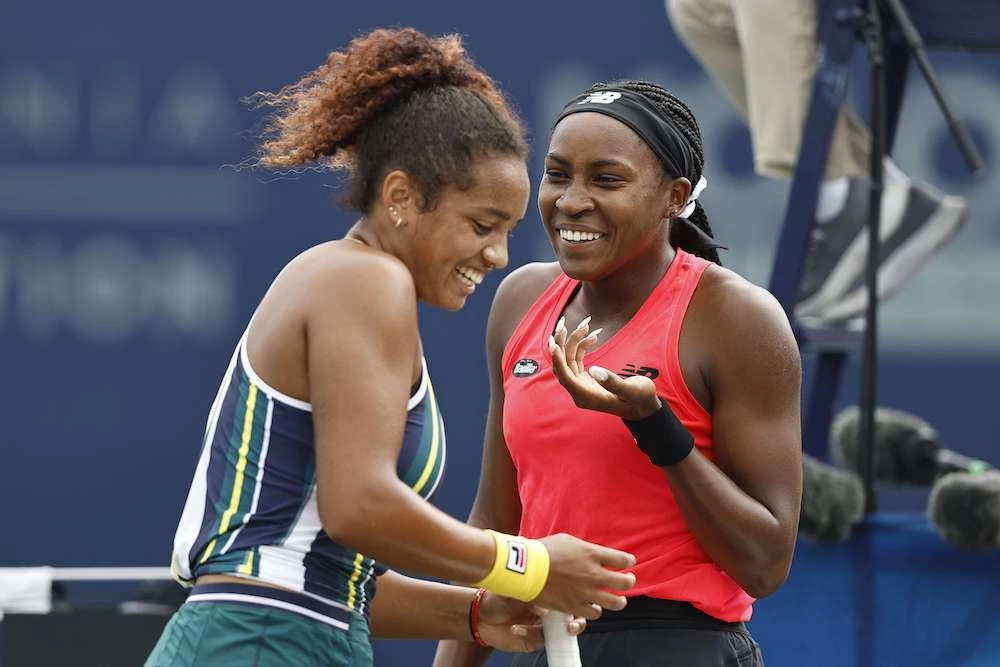 Robin Montgomery and Coco Gauff, both of the US, share a light moment following Gauff’s win at the San Diego Open WTA 500 on Oct. 12, 2022 in San Diego, California. (AFP)