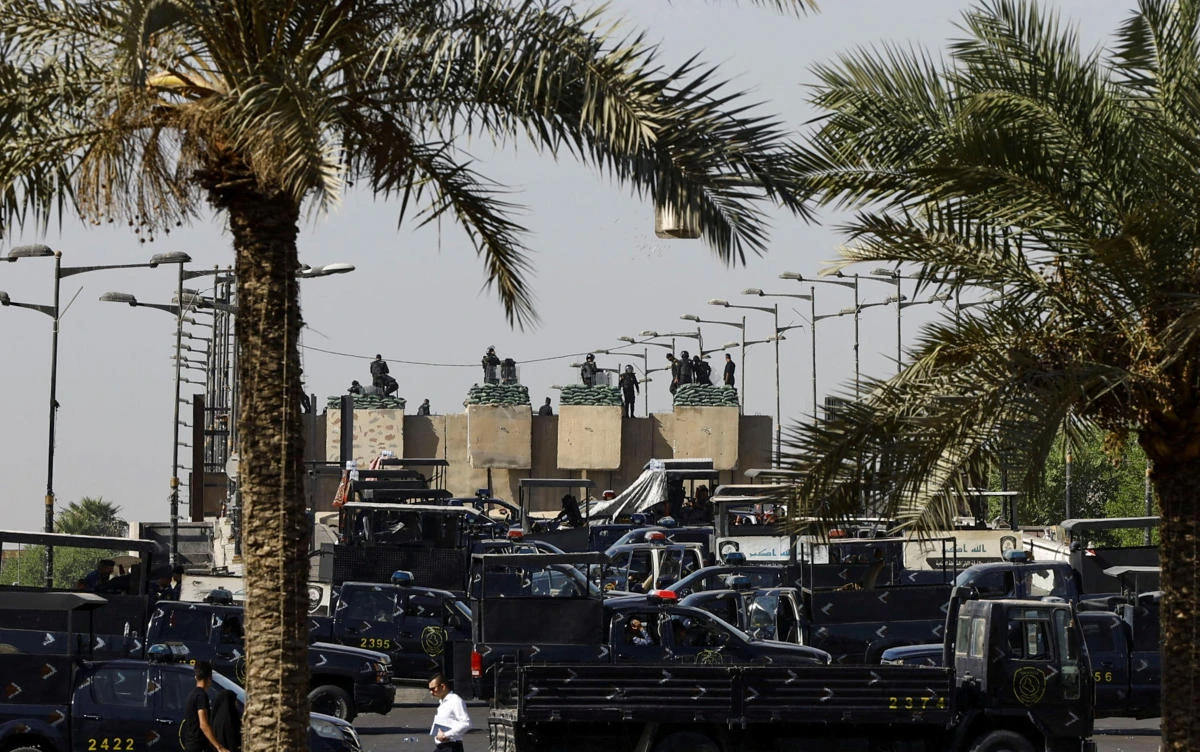 Iraqi military says 9 rockets target Green Zone amid crisis