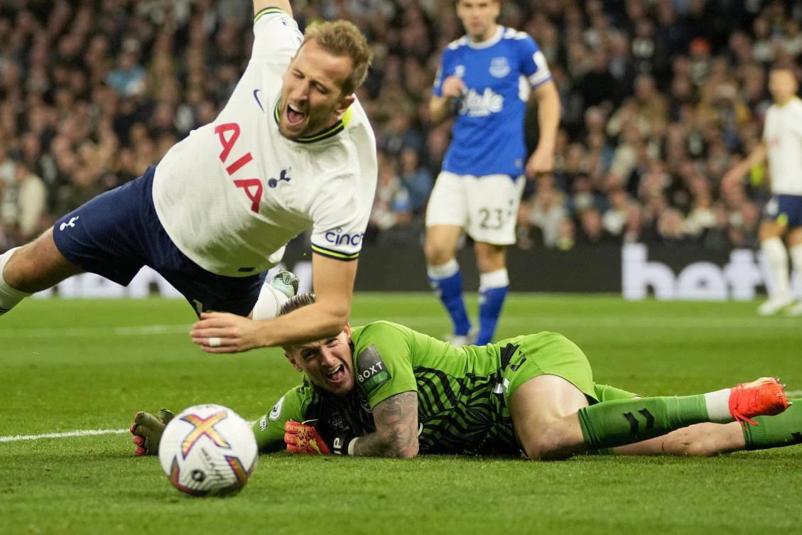 Everton’s goalkeeper Jordan Pickford dives for a save but ends up bringing down Tottenham’s Harry Kane and giving away a penalty during their Premier League match at the Tottenham Hotspur Stadium in London on Saturday. (AP)