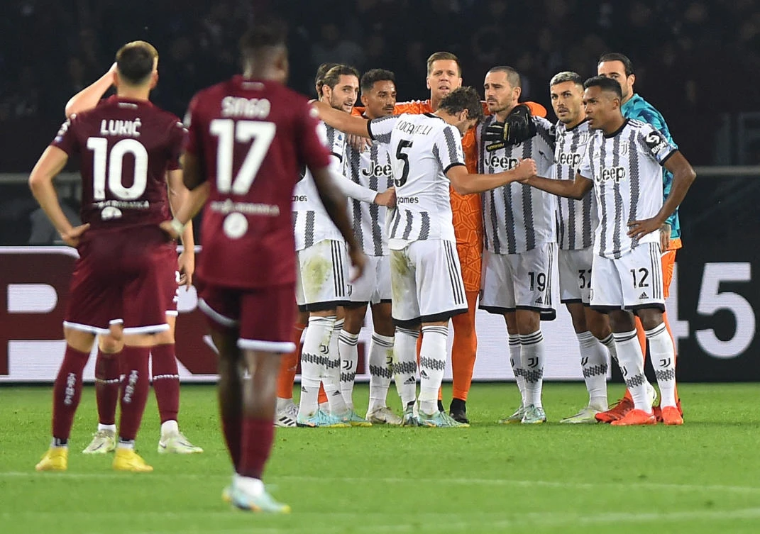 Juventus wins derby at Torino to relieve pressure on Allegri