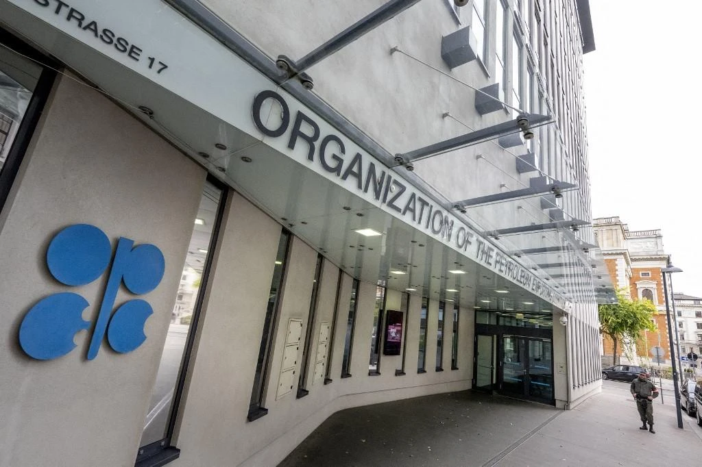 An Austrian soldier guards the entrance to the OPEC headquarters in Vienna, Austria. (File/AFP)
