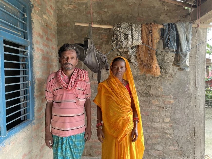 Parents of Ram Kishun Sahani, a Nepali migrant worker who died in Qatar. (HRW)