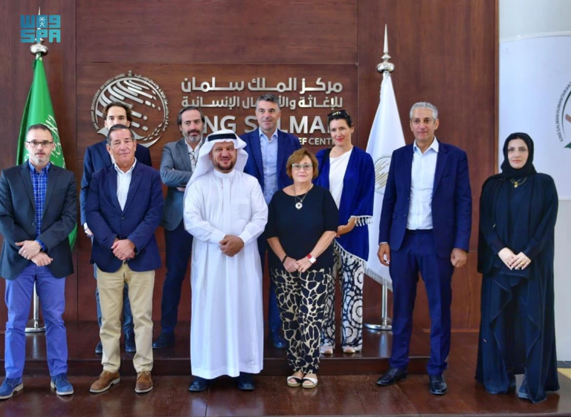 the delegation was briefed on the center’s humanitarian efforts, amounting to 2,120 projects implemented in 86 countries around the world. (SPA)