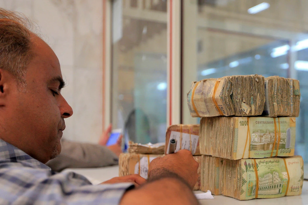 Houthi militia trying to mislead Yemenis over public servant retirees’ salary payments: Information minister