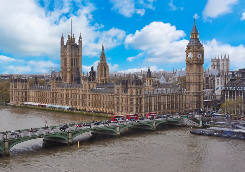 UK reports further bleak economic data