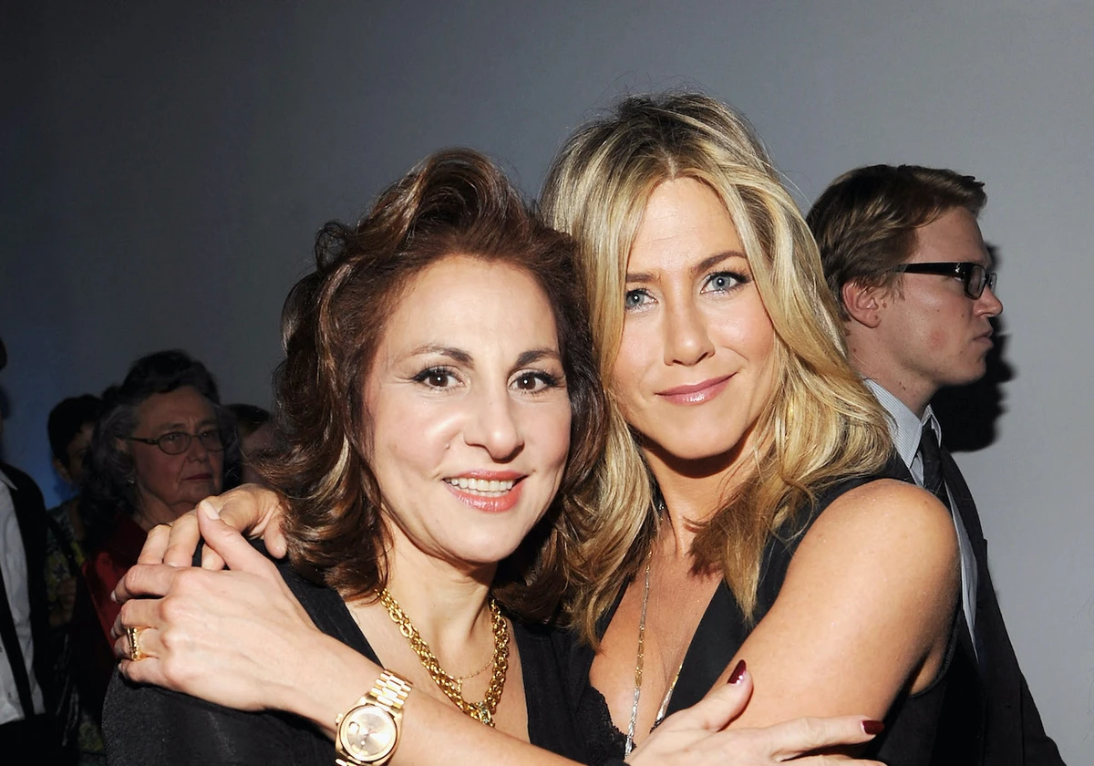 Jennifer Anniston (R) shared a video on her Instagram Stories of Kathy Najimy (L) as she tried her hummus. (AFP)