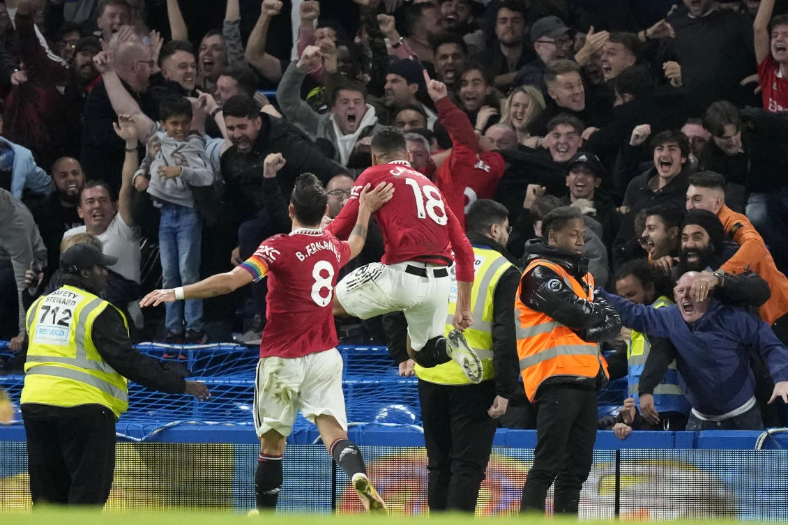 Manchester United’s Casemiro celebrates after scoring his side’s first goal during their Premier League match against Chelsea at the Stamford Bridge Stadium in London, on Saturday. (AP)
