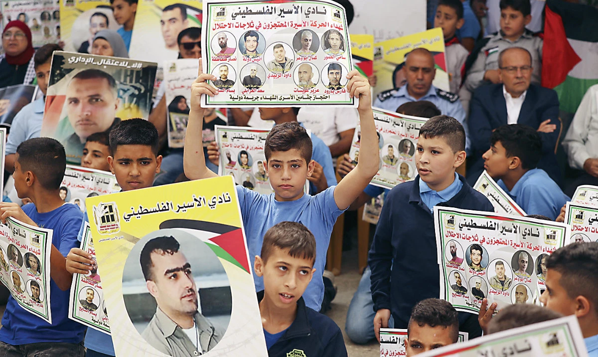 Protesters stage a demonstration in support of prisoners in Israeli jails outside the office of the International Committee of the red Cross in Ramallah. (AFP)