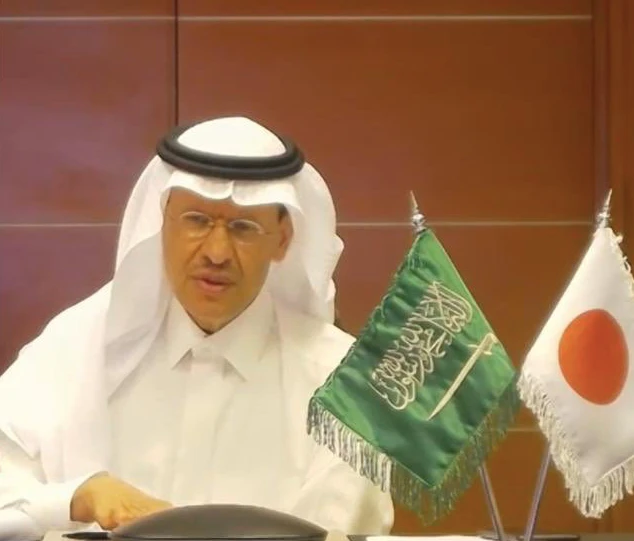 Saudi Energy Minister Prince Abdul Aziz bin Salman discuss strengthening ties in the energy sector with Japan. (Twitter: @FumioIwai)