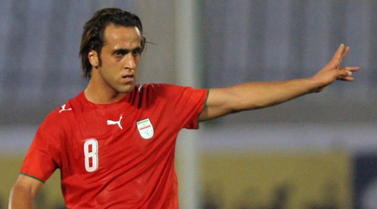 Former Iran international footballer Ali Karimi has been the target of a kidnapping attempt by the Tehran regime, according to British newspaper The Times. (File/AFP)
