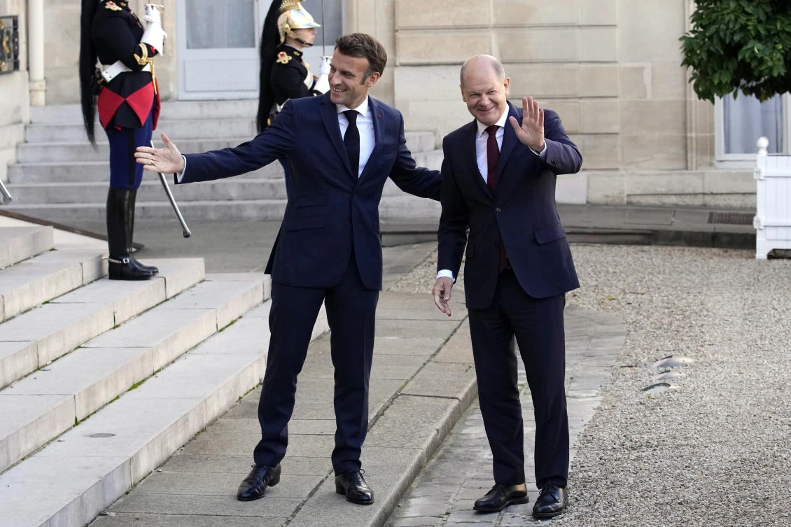 French President Emmanuel Macron welcomes German Chancellor Olaf Scholz at the Elysee Palace in Paris on Wednesday. (AP)