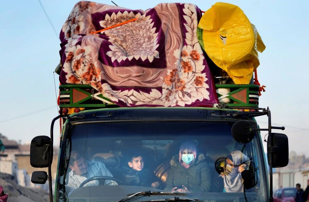 Lebanon returns hundreds of refugees to Syria