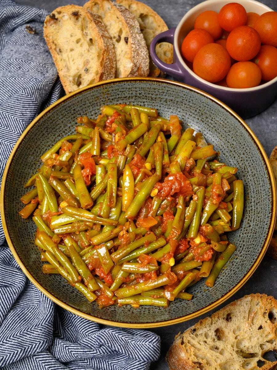Loubyeh bi zeit is one of the most popular vegetarian summer dishes across the Levantine region. (Twitter)