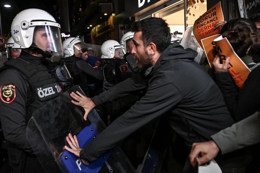 At least 20 demonstrators and one journalist were arrested in Istanbul. (AFP)