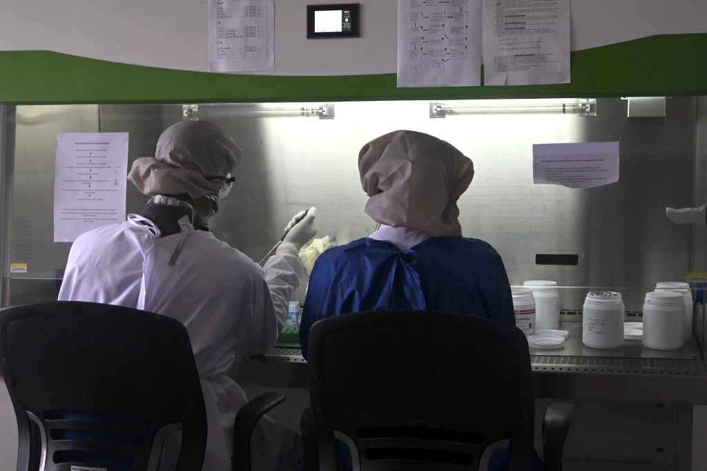 The working conditions and little hope for improvement have lately forced hundreds of medical professionals to leave Sri Lanka. (AFP file photo)