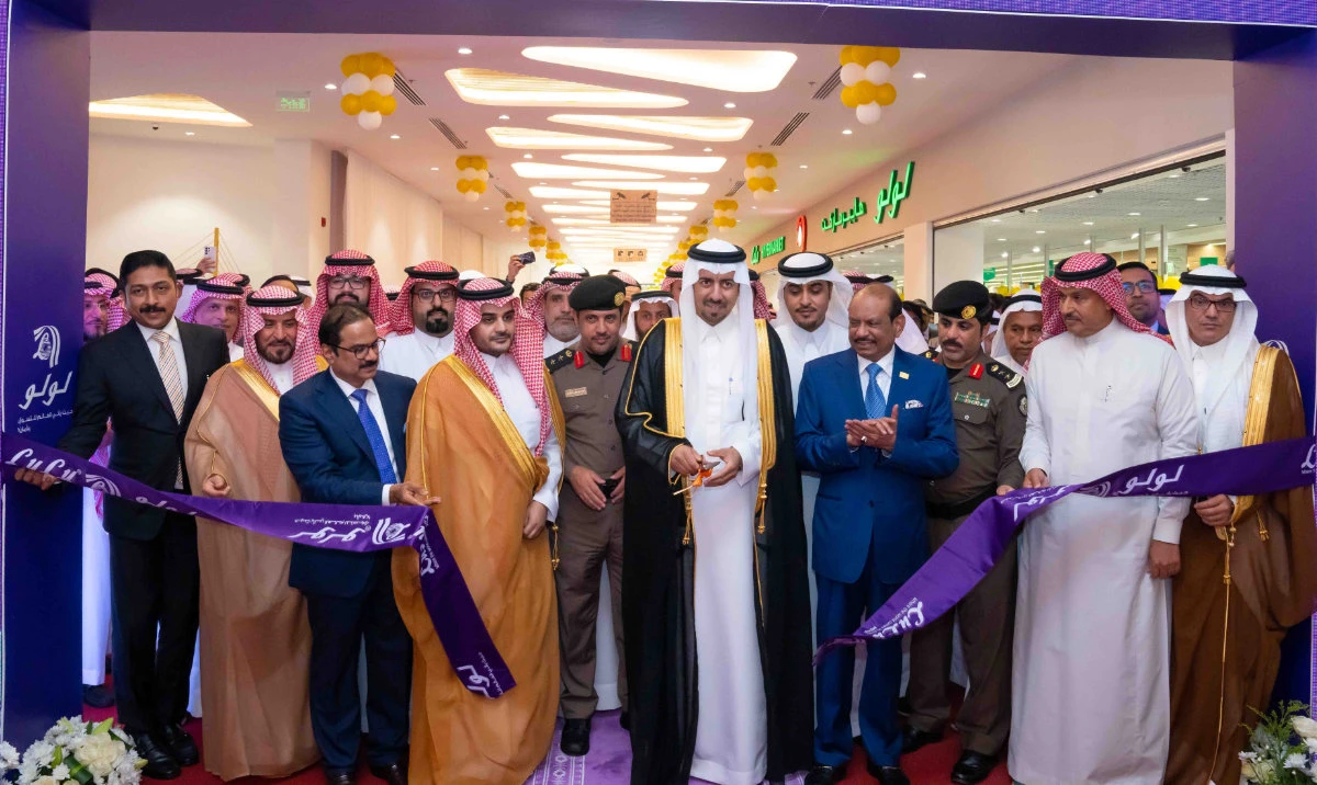 The latest store from Lulu was officially inaugurated by Ibrahim Al-Khorayef, Gov. of Qatif, in the presence of Yusuff Ali M A., chairman and managing director of Lulu Group in Saihat. (Supplied)