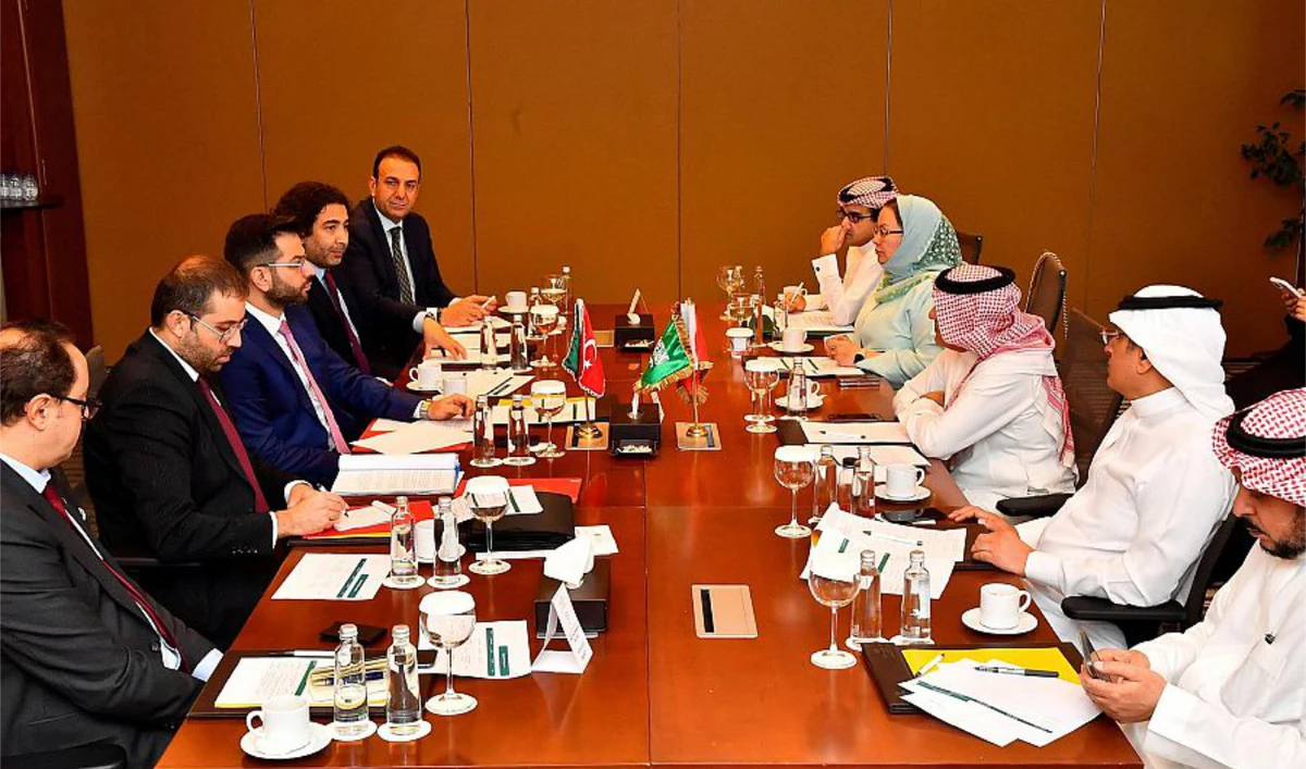Discussions focused on cooperation between the two countries in the fields of news exchange, news agencies, radio and TV, media regulation and international media relations. (SPA)