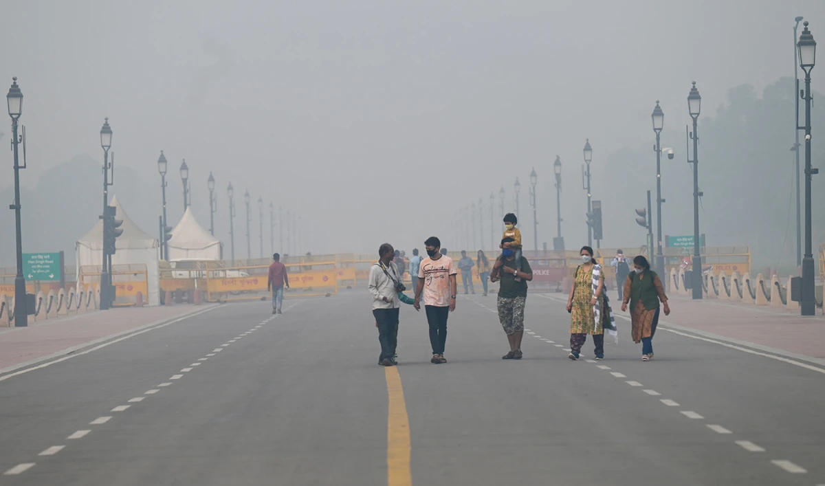 India’s Delhi wrestles with ‘hazardous’ air pollution, primary schools shut