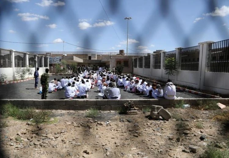 Yemeni female prisoner attempts suicide to escape Houthi mistreatment