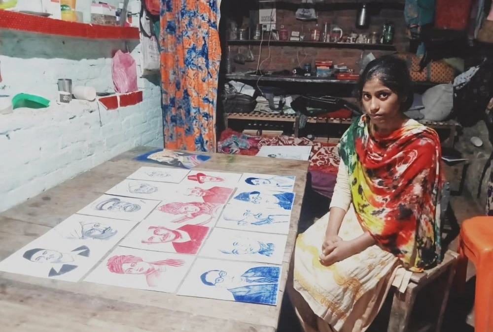 Noor Jahan Ansari, 15, at her home in Vijay Nagla village, Badaun district, northern India, on Oct. 30, 2022, with her 15 portraits of Indian anticolonial leaders drawn at once. (AN Photo/Noor Jahan Ansari)