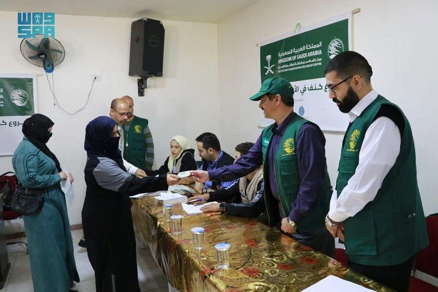 KSRelief started distributing winter clothes to the Syrian and Palestinian refugees in Jordan. (SPA)