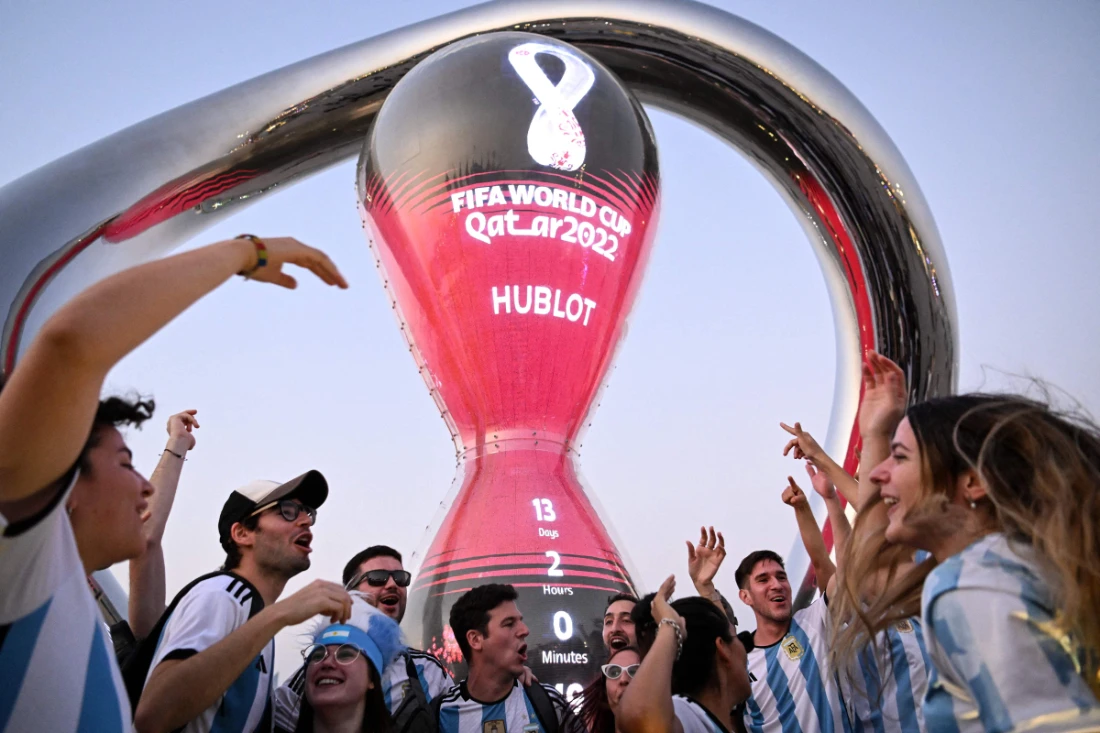 Argentina's fans cheer in front of the FIFA World Cup countdown clock in Doha on Nov. 7, 2022, ahead of the Qatar 2022 FIFA World Cup football tournament. (AFP)