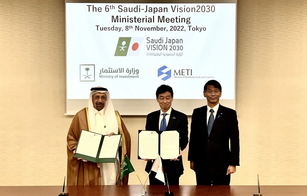 Khalid Al-Falih, Minister of Investment, and Nishimura Yasutoshi, Minister of Economy, Trade and Industry on November 8, 2022.
