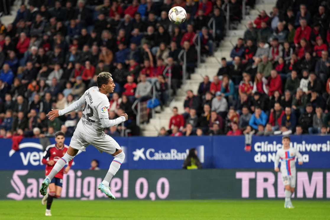 Lewandowski and Pique sent off as Barça rally past Osasuna