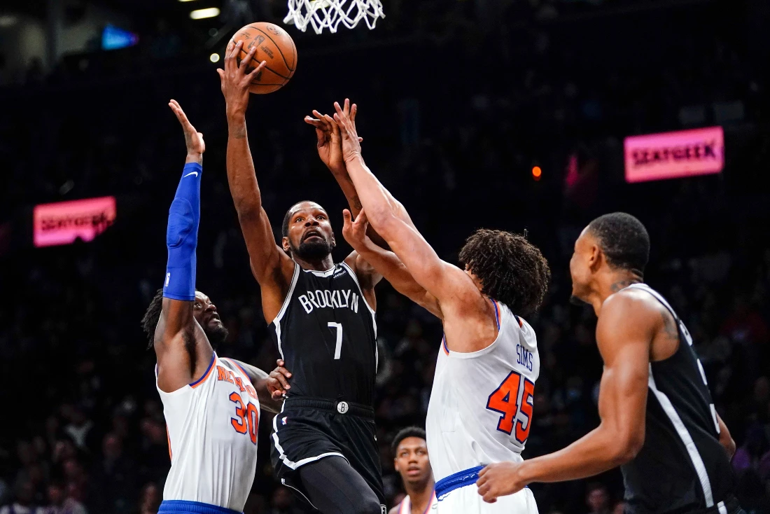 Durant scoring streak rolls on as Nets sink Knicks 112-85