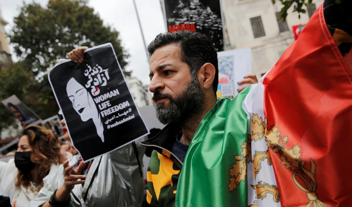 Demonstrators stage a protest following the death of Mahsa Amini, near the Iranian Consulate in Istanbul. (Reuters)