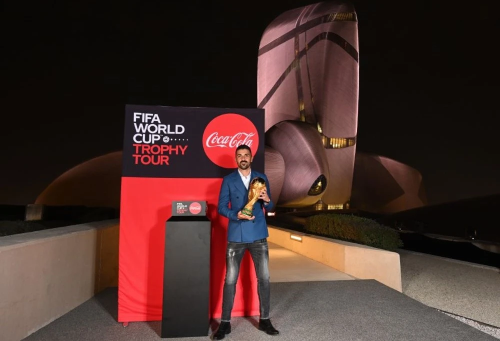 Ithra hosts World Cup trophy, legendary footballers