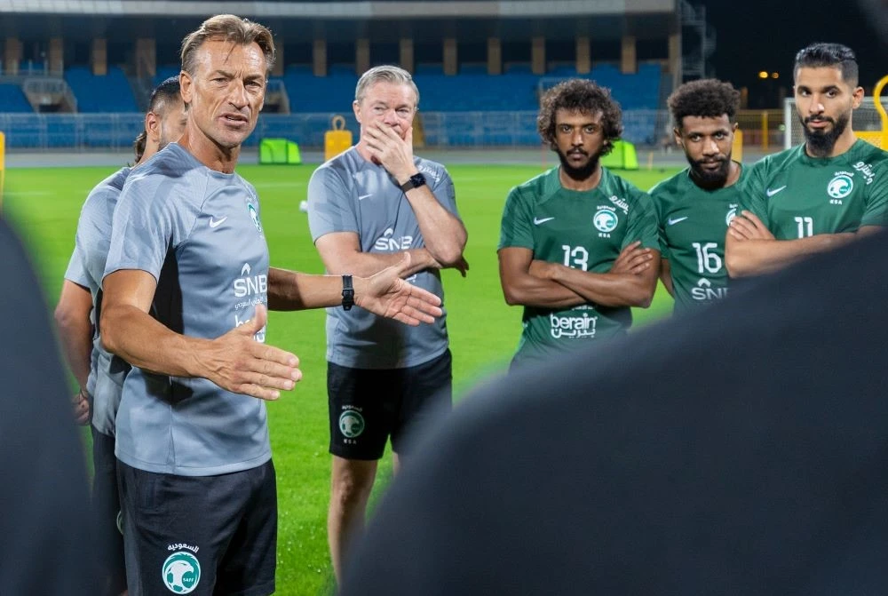 Herve Renard puts the Saudi squad through their paces. (Supplied)