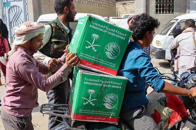 KSRelief provided food aid benefiting 1,437 families living in Socotra while in Hajjah governorate. (SPA file photo)