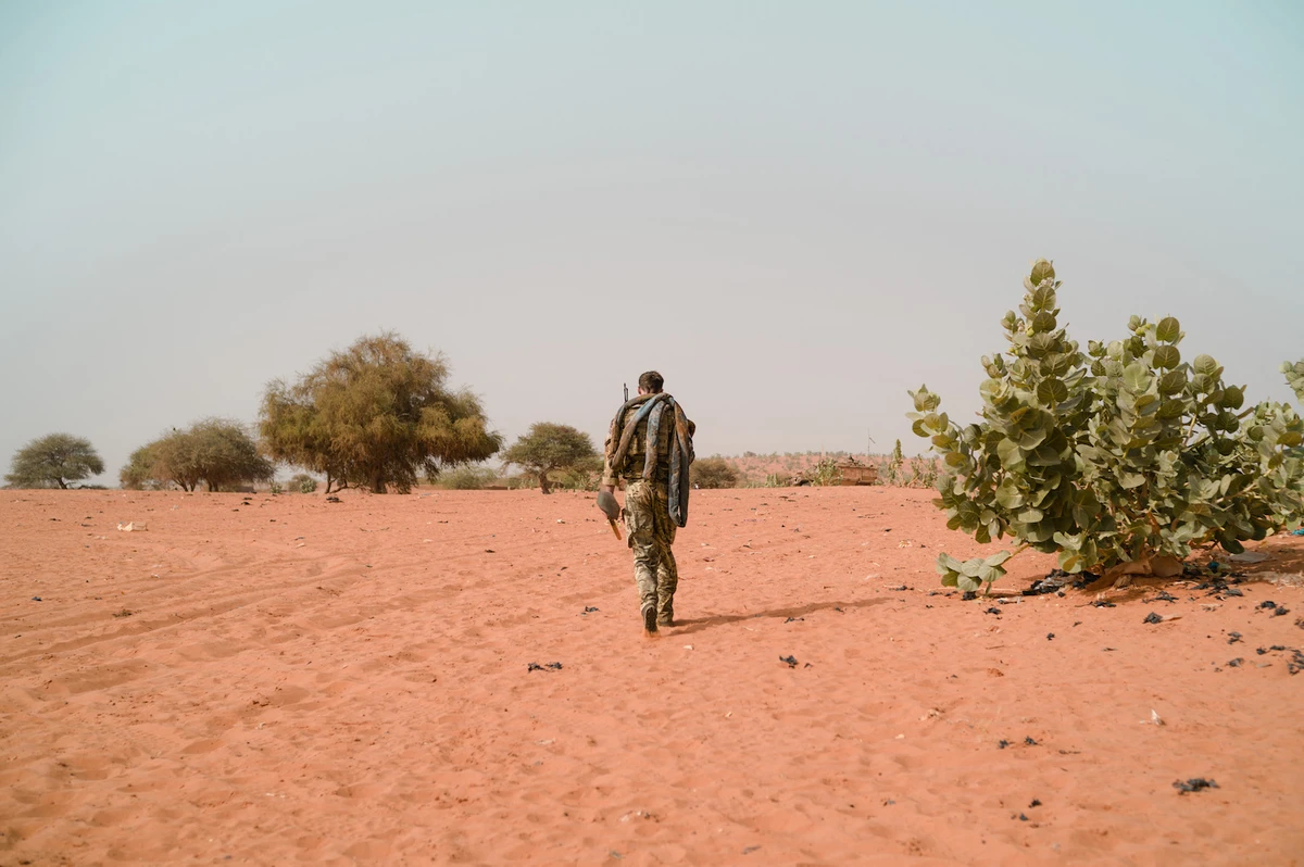 A British Army soldier from the UN Multidimensional Integrated Stabilization Mission in Mali’s Long Range Reconnaissance Group walks in Menaka, Mali. (File/AFP)